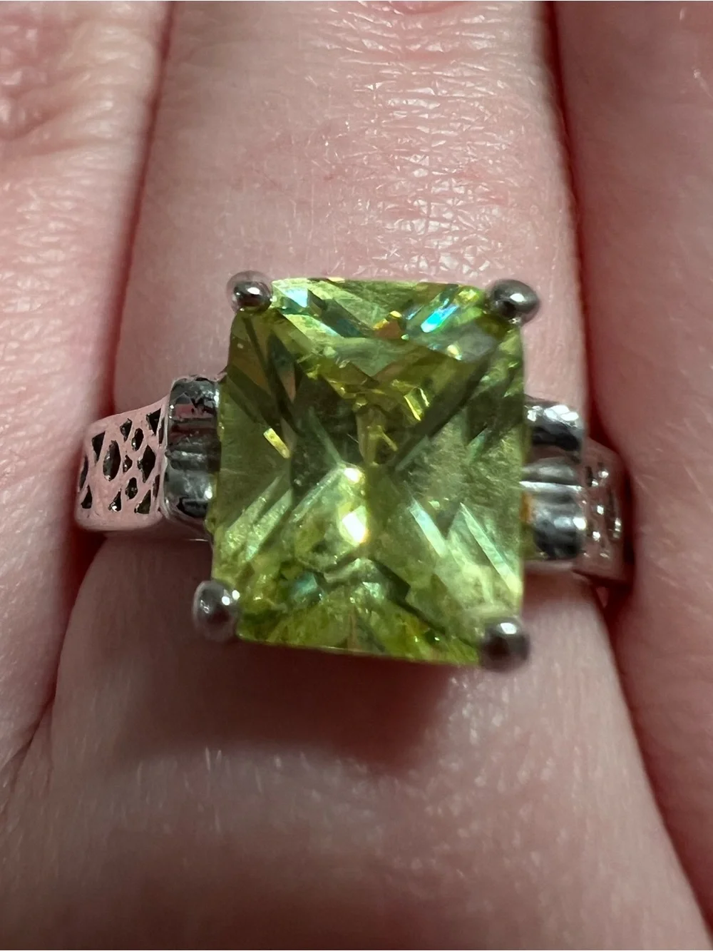 925 Sterling Silver Peridot? Yellow Green Cocktail Ring Size 7